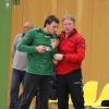 Aichachs Handball-Trainer Udo Mesch (rechts) im Gespräch mit Torwart Stefan Walther. Der Coach bescheinigte dem Keeper am Samstag eine hervorragende Leistung. 