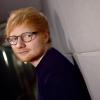 Ed Sheeran meldet sich nach seiner Auszeit fulminant zurück. Mit "Shape of You" und "Castle on the Hill" brach er schon vorab Rekorde.