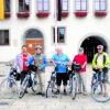 Die Radlergruppe aus Frauenstetten beim Start in Neumarkt vor dem Rathaus. Von links: Martin Seibold, Georg Fendt, Hermann Haas, Günter Rest und Hans Eppinger.