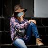 Diese Frau in Mexiko-Stadt trägt wegen der hohen Luftverschmutzung einen Mundschutz.