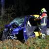 Auto prallt gegen Baum zwischen Ettringen und Tussenhausen: 54-Jährige schwer verletzt