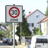In vielen Bereichen in Leipheim gilt bereits Tempo 30. Jetzt wird die Zone auf das gesamte Stadtgebiet erweitert. 