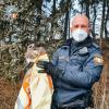 Mit diesem Foto und einem Beitrag auf Facebook informierte das Polizeipräsidium Schwaben Süd/West am Freitag über den Einsatz für einen verletzten Mäusebussard bei Pfaffenhofen.   