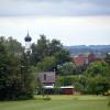 Blick auf Frauenriedhausen. Im Lauinger Ortsteil soll ein neues Baugebiet entstehen. Bei der Bürgerversammlung wollten die Anwohner wissen, wann es so weit ist. 