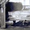 Kein Vergleich zu heute: Bei der ersten automatischen Waschanlage aus dem Jahr 1962 fuhren zwei Bürsten um das Auto herum.