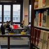 Viele Studenten lernen am liebsten in der Augsburger Uni-Bibliothek. Doch diese hat gerade nur unter der Woche und bis 18 Uhr geöffnet.