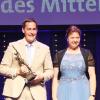 Oberbürgermeister Dieter Henle (im Bild mit seiner Frau Simone) nahm die Auszeichnung entgegen.  	