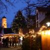 Glühweinduft und bunt geschmückte Buden: Der Illertisser Weihnachtsmarkt lockte in diesem Jahr wieder zahlreiche Besucher an.  	