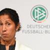 Steffi Jones bei einer Pressekonferenz des Deutschen Fußball-Bundes (DFB).