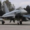 Eurofighter des Taktischen Luftwaffengeschwaders 74 sind am Wochenende auf dem Flugplatz Lechfeld in Alarmbereitschaft.