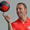 Ein Händchen für den Ball: Der neue Bundestrainer Dagur Sigurdsson soll der deutschen Handball-Nationalmannschaft zu neuen Erfolgen verhelfen.