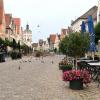 Der Günzburger Marktplatz mit seinen Cafés und Geschäften.