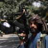 Ein Taliban-Kämpfer steht an einem Kontrollpunkt in Kabul. Wer wird sich durchsetzen? Junge radikale Kräfte oder eher die Pragmatiker?  