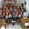 Der Oettinger Simply Joy Gospel Chor und das Lehminger Klarinetten-Ensemble in der St.-Sebastian-Pfarrkirche.  	