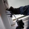 In den Abendstunden drang ein Einbrecher am Sonntag in eine Wohnung in Edenhausen ein.