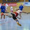 Die Handball-Damen des TSV Landsberg (weiße Trikots) feiern ihren ersten Saisonsieg. 