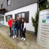 Nedo Sipic eröffnet beim Golfclub in Odelzhausen ein Lokal. Sohn Lovre, Tochter Bernada und Ehefrau Silvana kamen aus Kroatien nach Deutschland, um ihn dabei zu unterstützen. 