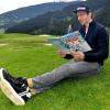 Alpine Dichterlesung in Sicherheit und Frieden: Felix Neureuther am Freitag beim Medientag des Deutschen Skiverbandes mit dem von ihm verfassten Kinder-Skibuch. 