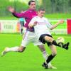 Höfliche Gäste waren Christopher Fischer (rot) und der SV Mering insofern, als sie Stefan Fischer und dem TSV Friedberg die Punkte überließen. Foto: Peter KleistHaushoch überlegen war der SV Wulfertshausen bei den Sportfreunden Friedberg. Jetzt aber warten andere Gegner. Foto: Rudi Fischer