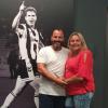 Daniela und Christian Richter im Stadion in Udine. Im Hintergrund das Porträt von Oliver Bierhoff, der in Udine spielte.  	