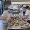 In der Bäckerei Kasprowicz wird in Kürze wieder gebacken. Unser Bild zeigt den Backbetrieb im vergangenen Sommer.