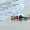 Der dreijährige Alan Kurdi liegt ertrunken am Strand in Mugla, Türkei. Seine Familie stammte aus Syrien und Pakistan und musste im September 2015 von dort fliehen.