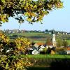 Blick auf Mödingen und (dahinter) Bergheim. Vor allem die Sauberkeit und die Lebensqualität werden im Heimat-Check gut bewertet. 