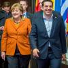 Angela Merkel muss bei ihrem Besuch in Athen Alexis Tsipras in einer heiklen Mission unterstützen, die dessen Koalition sprengen könnte.