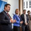 Von links nach rechts: Hubertus Heil (SPD), Nancy Faeser (SPD), Robert Habeck (Bündnis 90/Die Grünen) und Bettina Stark-Watzinger (FDP) nehmen an einer Pressekonferenz zur Fachkräfte-Einwanderung teil.