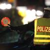 Die Polizei hat in der Nacht einen Autofahrer kontrolliert, der offenbar unsicher fuhr.