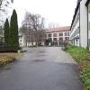 Das Kreisseniorenheim in Greifenberg soll saniert und umgebaut werden. Das Foto zeigt die Vorderansicht mit dem Haupteingang.