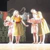 Bei der Gala im Ulmer Theater zeigten Schülerinnen und Schüler der Ballettschule ihr Können. Hier eine Szene aus „Coppélia“.  