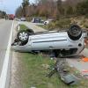 Bei einem Unfall im Landkreis Neu-Ulm wurde ein Autofahrer leicht verletzt.