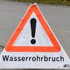 Im Rieder Weg in Jettingen ist kürzlich ein Wasserrohr gebrochen. Ein Anlieger wirft der Gemeinde vor, zu lange tatenlos zugeschaut zu haben.