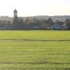 Blick auf Nassenbeuren: Der Mindelheimer Stadtrat hat den Bebauungsplan aus den 70er Jahren aufgehoben, weil viele der Festsetzungen von den Bauherren nicht beachtet wurden.