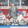 Die Augsburg Panther haben sich von Eishockey-Trainer Mark Pederson (M) getrennt.