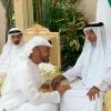 Auf diesem Foto der Emirates News Agency, WAM, wird Scheich Khalifa bin Zayed Al Nahyan, der Präsident der Vereinigten Arabischen Emirate und Herrscher von Abu Dhabi (r) von Scheich Mohammed bin Zayed Al Nahyan begrüßt, dem Kronprinzen von Abu Dhabi (M).