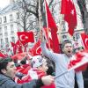 Türken protestieren am Donnerstag in Paris gegen das neue Gesetz. 