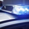 Die Polizei hat in Lauingen einen 15-Jährigen kontrolliert. Als es Turbulenzen gab, mischte sich ein unbeteiligter 19-Jähriger ein. 