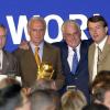 Die Mitglieder des DFB-Bewerbungskommitees für die Fußball-WM 2006 (v.l.n.r.): Horst R. Schmidt, Franz Beckenbauer, Fedor Radmann und Wolfgang Niersbach. Foto (2000): Rolf Haid