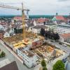 Rund läuft es auf der Großbaustelle in der Dillinger Kapuzinerstraße. Dort errichten die Activ-Group und die VR-Bank Donau-Mindel zwei große Wohn- und Geschäftshäuser.  	