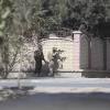 Soldaten haben in der Nähe des TV-Senders Schamschad in Kabul Stellung bezogen.