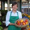 Der Stand von Philomena Schlegel und ihrer Familie ist bekannt für seine Tomaten-Vielfalt. Die Familie Schlegel ist seit 90 Jahren auf dem Stadtmarkt vertreten.