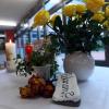 Nach dem Tod zweier Jugendlicher aus Nordendorf wurde in der Meitinger Mittelschule ein Gedenktisch errichtet. Die beiden hatte diese Schule besucht. 