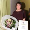 Renate Waibel erhielt für ihr Engagement die Erinnerungsmedaille des Landkreises Augsburg.