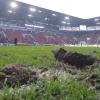 Der Rasen ist in der SGL-Arena derzeit arg ramponiert.  