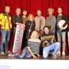 Das "Der kleine Horrorladen"-Live-Orchester des Dramatischen Ensembles in Nördlingen, vorne Clarissa Bühler (Regie) und Gerhard Munk (Co-Regie).