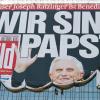 Stolz auf den Papst – in einer Schlagzeile zusammengefasst. Das Banner prangte 2011 an der Fassade des Axel-Springer-Hauses in Berlin.  
