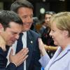 In der Klemme: Griechenlands Premier Alexis Tsipras (links), Italiens Regierungschef Matteo Renzi und Kanzlerin Angela Merkel.  	