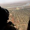 Blick aus einem französischen Militärhubschrauber auf die malische Stadt Gao.